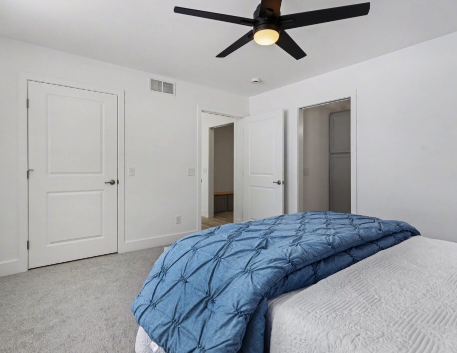 12-7642-cinnamon-woods-trail-primary-bedroom-2 12-7642-cinnamon-woods-trail-primary-bedroom-2