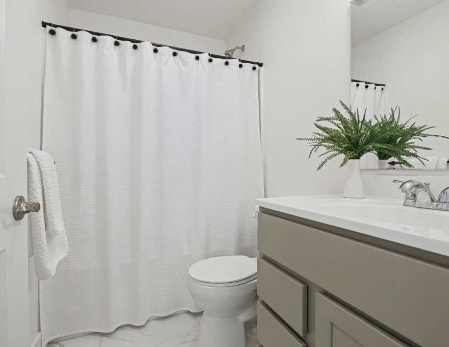 16-7642-cinnamon-woods-trail-guest-bath 16-7642-cinnamon-woods-trail-guest-bath